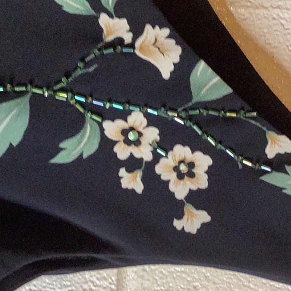 Gorgeous two piece Studio I dainty top with matching jacket for day or evening. - Picture 5 of 12